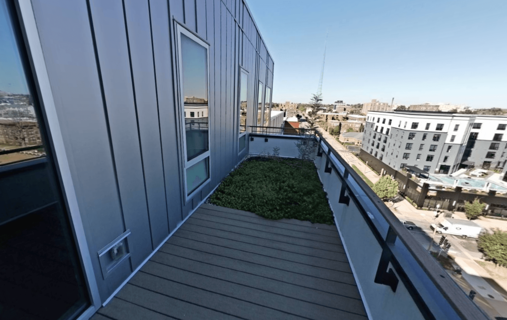St Louis Apartment: 299 DeBaliviere Ave