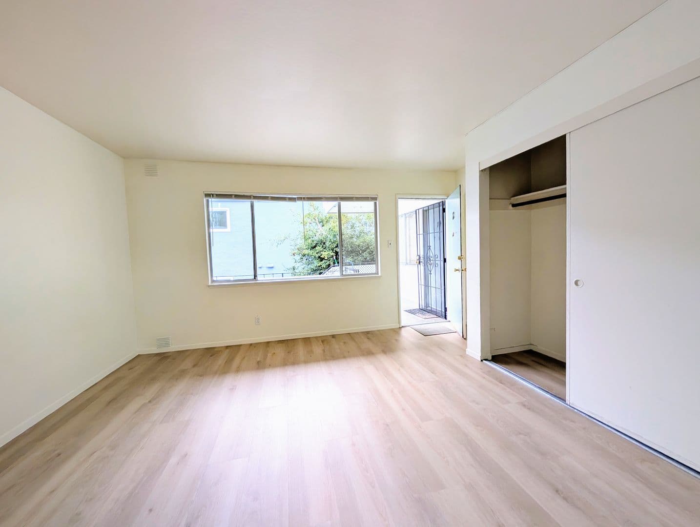 Oakland Apartment: 3541 Dimond Ave.