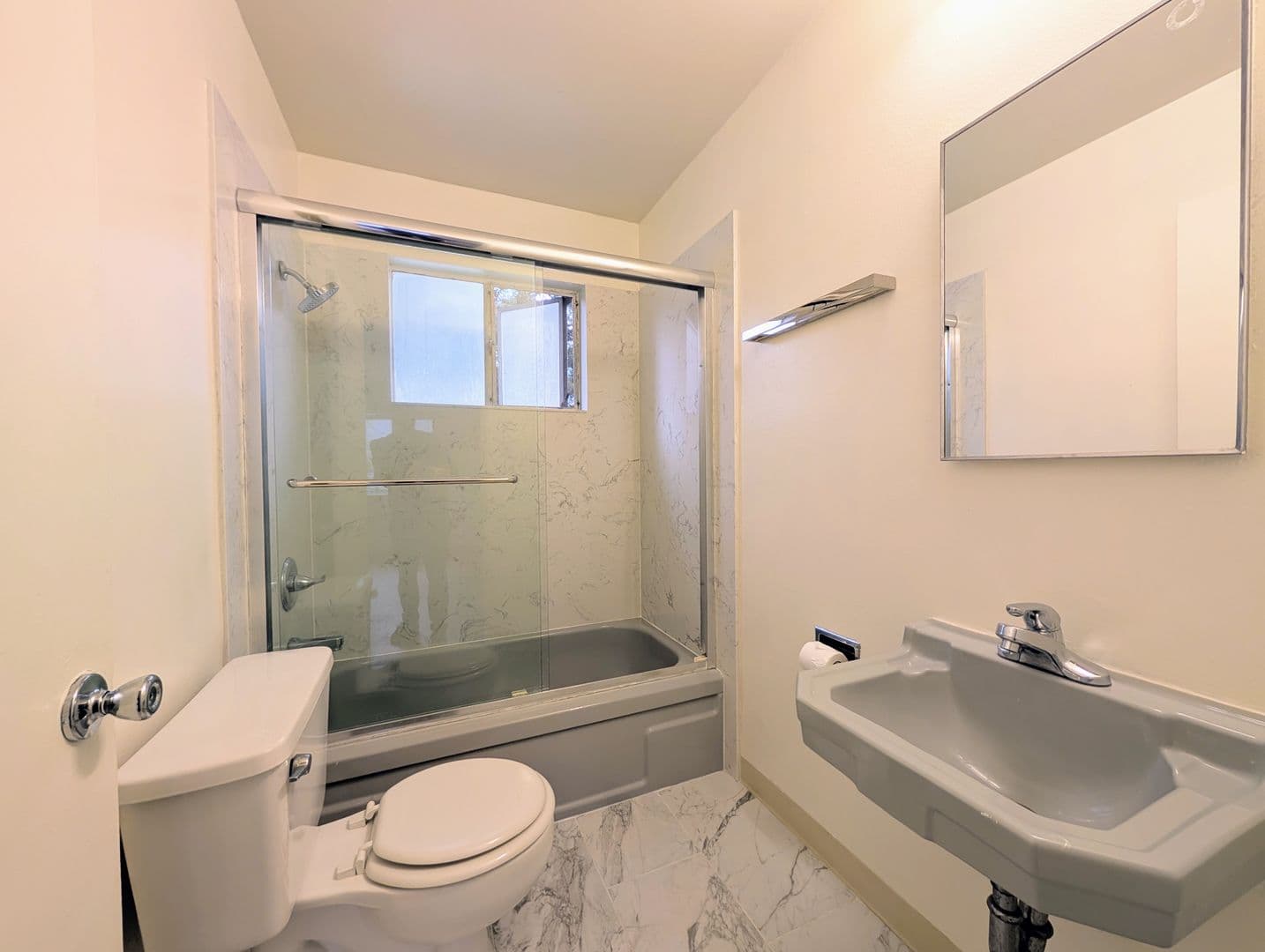 Oakland Apartment: 3541 Dimond Ave.