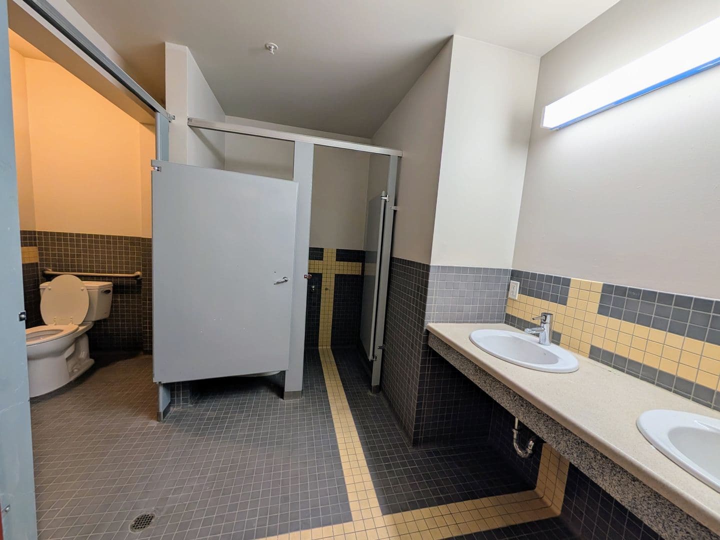 Oakland Apartment: 1255 26th St