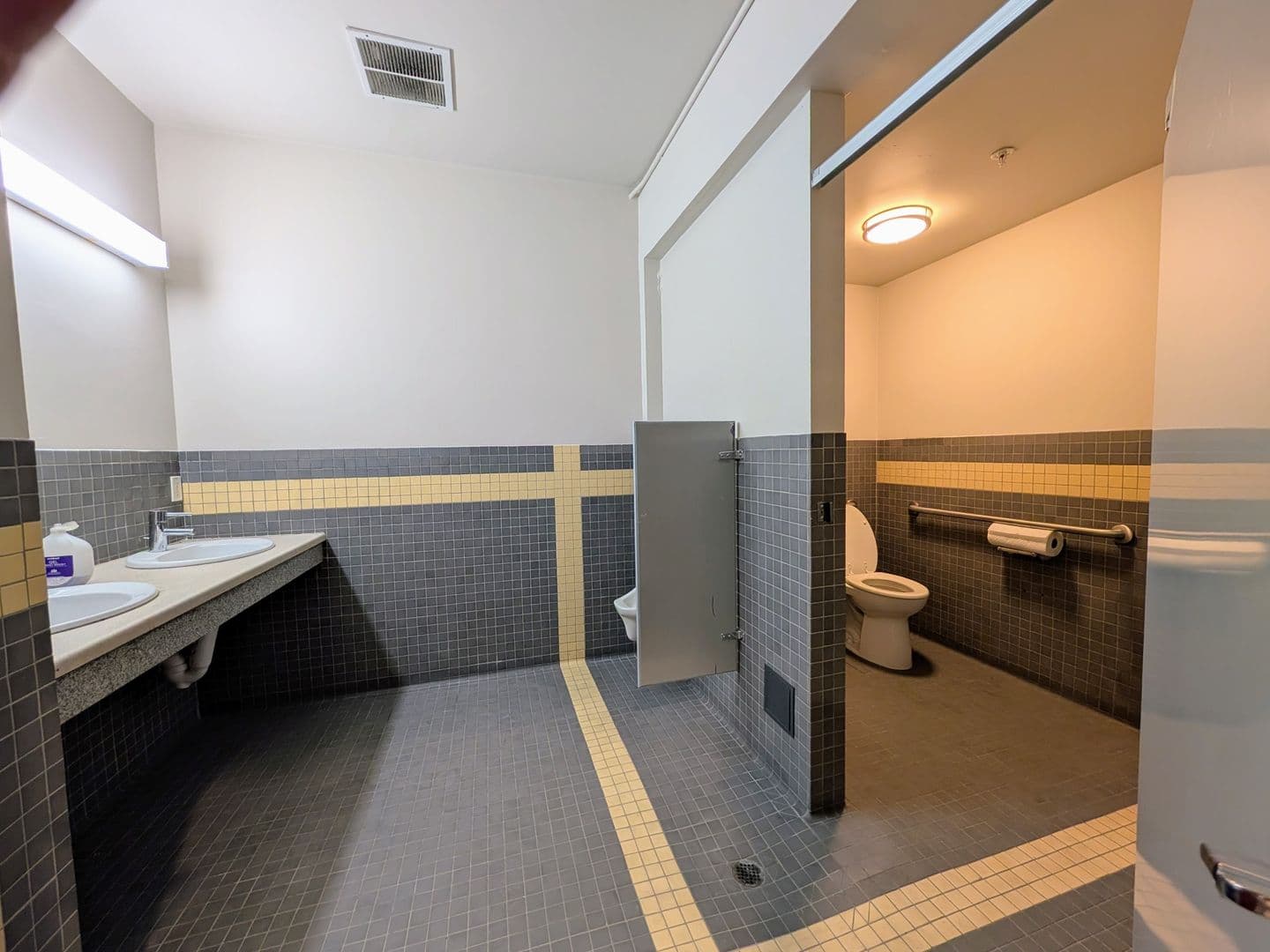 Oakland Apartment: 1255 26th St