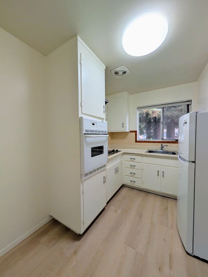 Oakland Apartment: 3541 Dimond Ave.