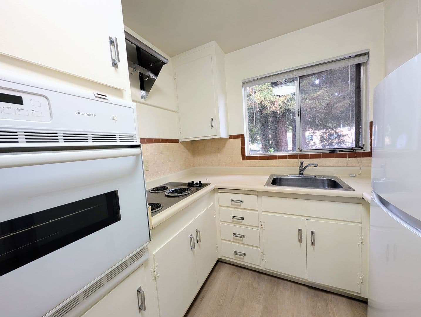 Oakland Apartment: 3541 Dimond Ave.