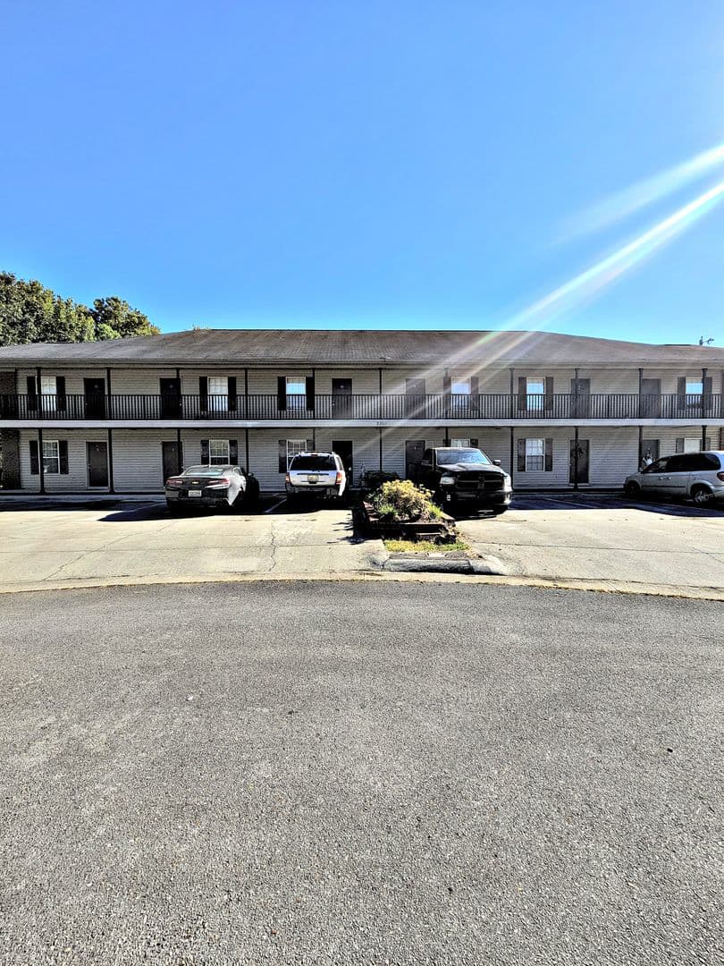 Decatur Apartment: Gaslight Court SW