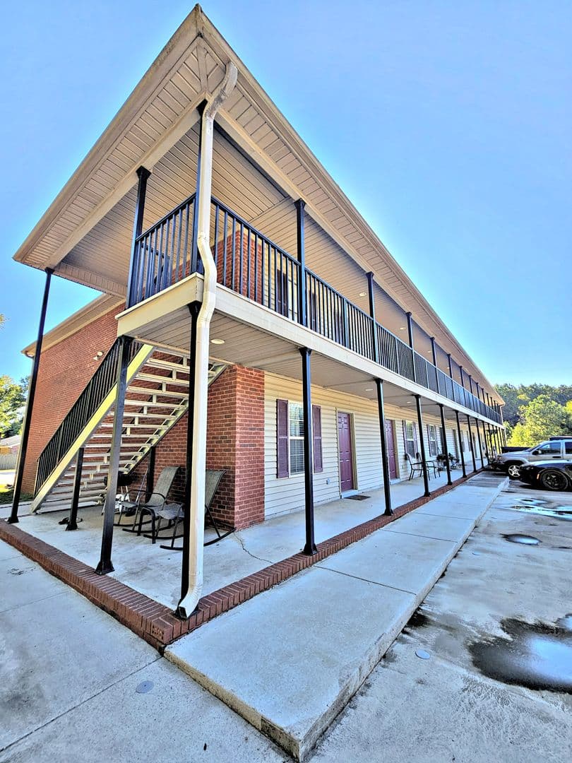 Decatur Apartment: Gaslight Court SW