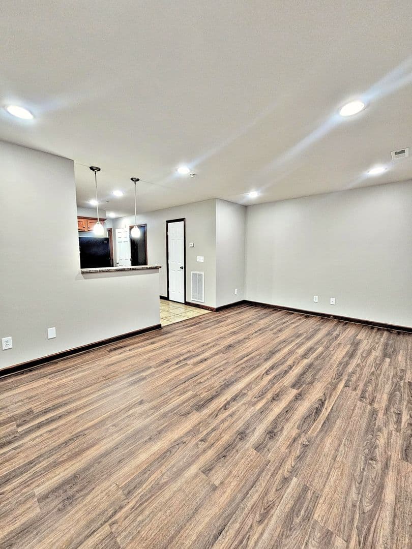 Decatur Apartment: Gaslight Court SW