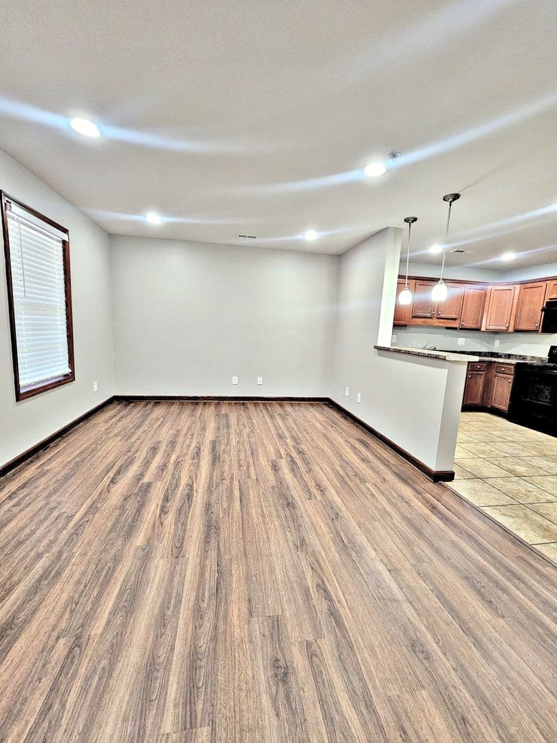 Decatur Apartment: Gaslight Court SW