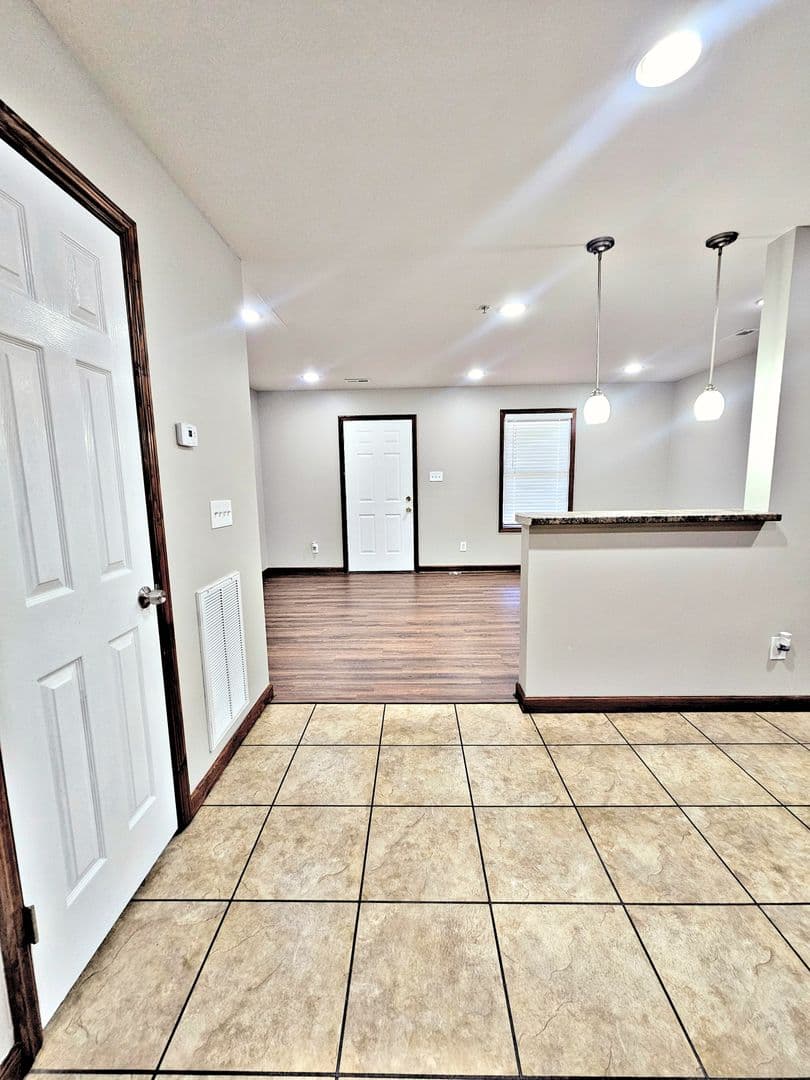 Decatur Apartment: Gaslight Court SW