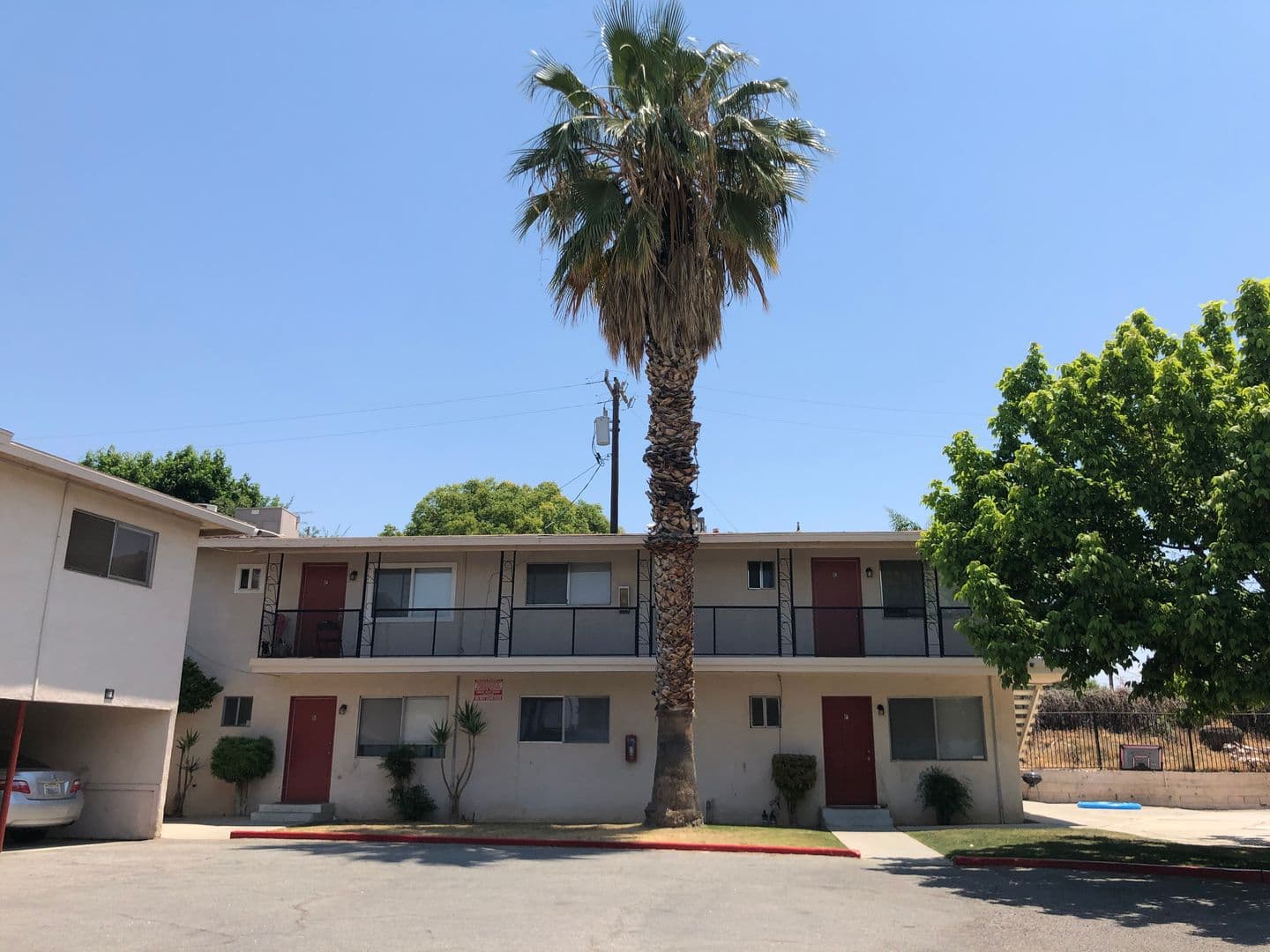 Bakersfield Apartment: 2601 Bishop Dr