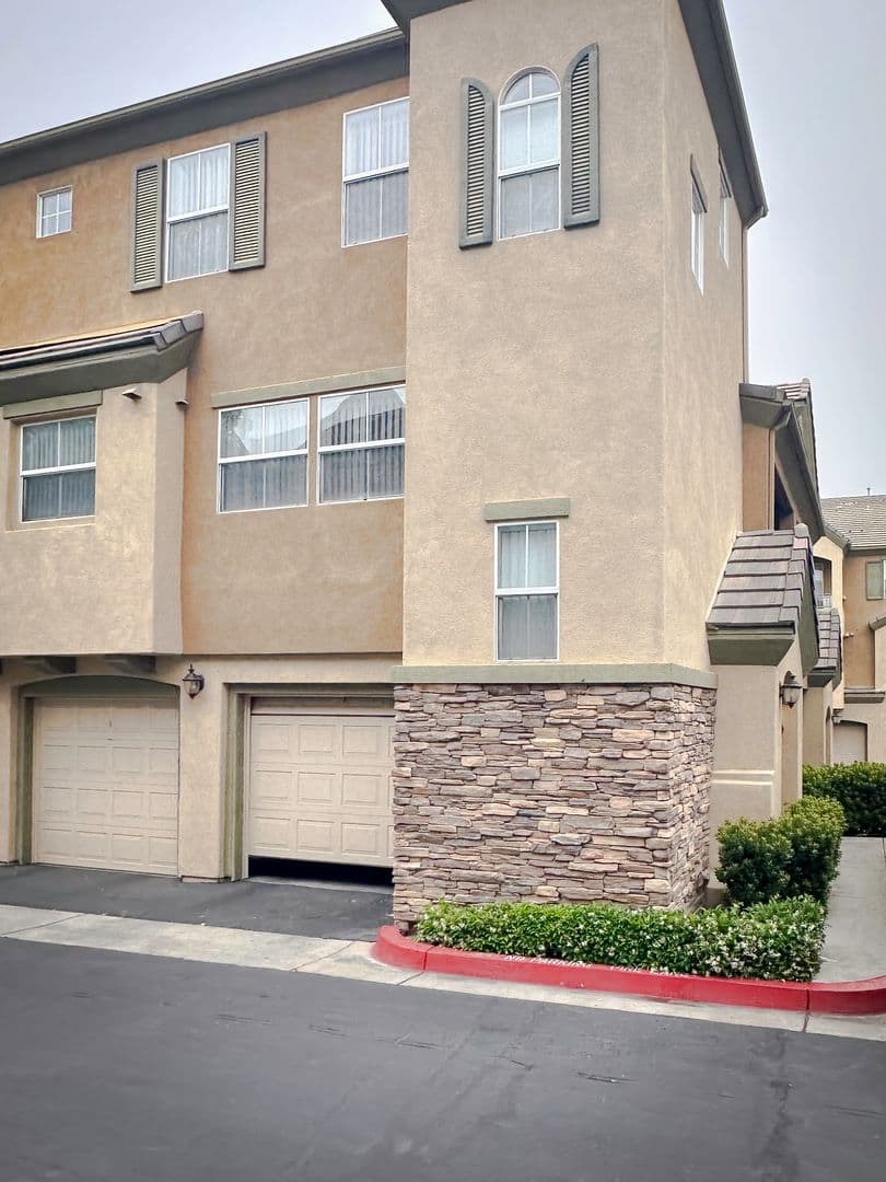 Chula Vista Townhome: 1339 Nicolette Avenue
