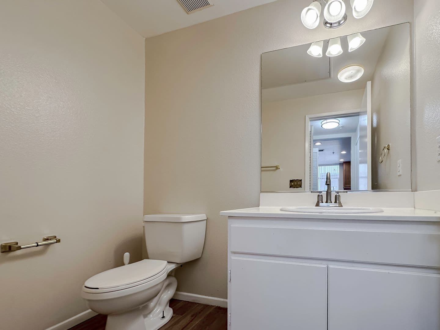 Chula Vista Townhome: 1339 Nicolette Avenue