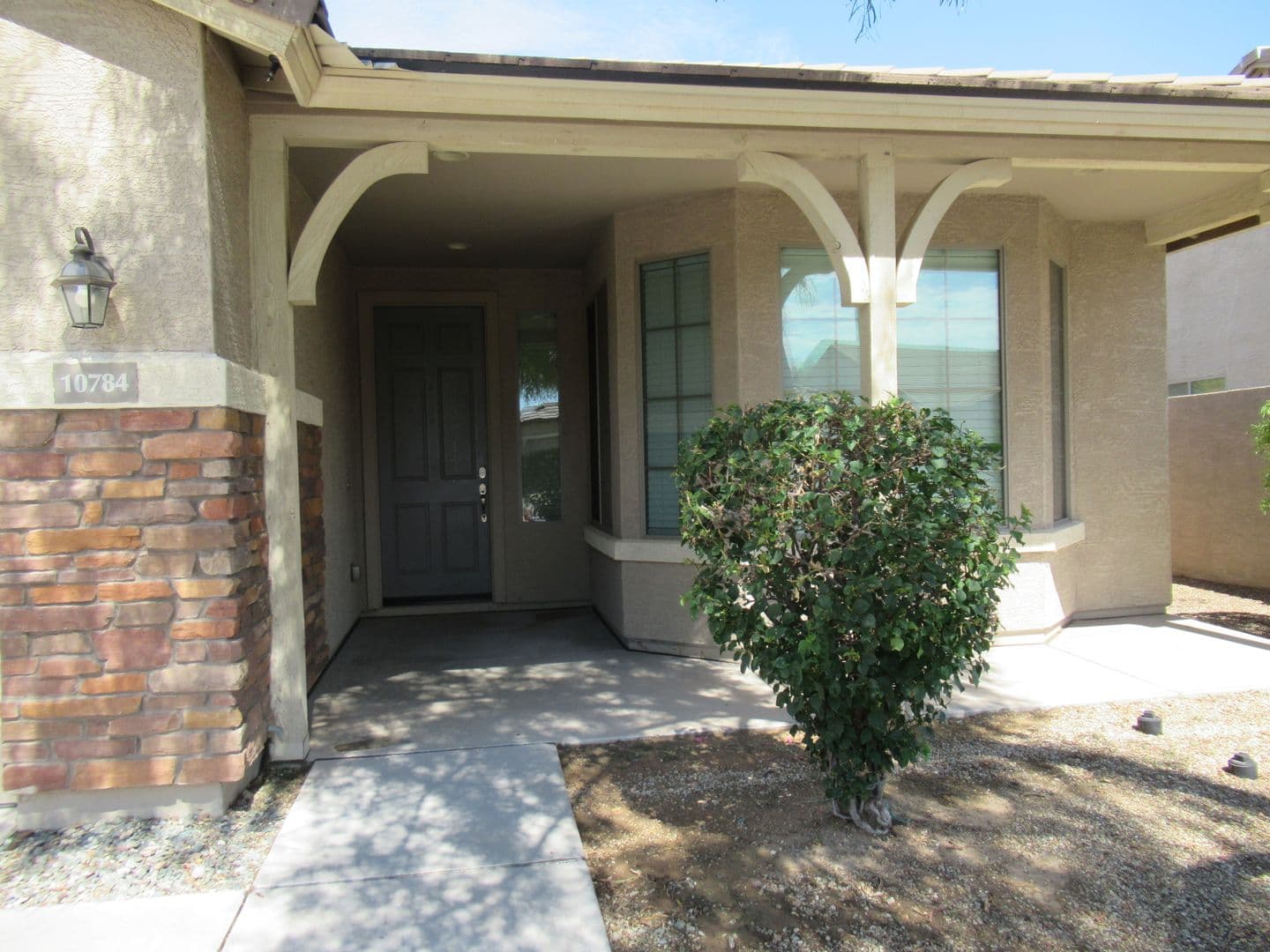 Avondale House: 10784 W Washington St.
