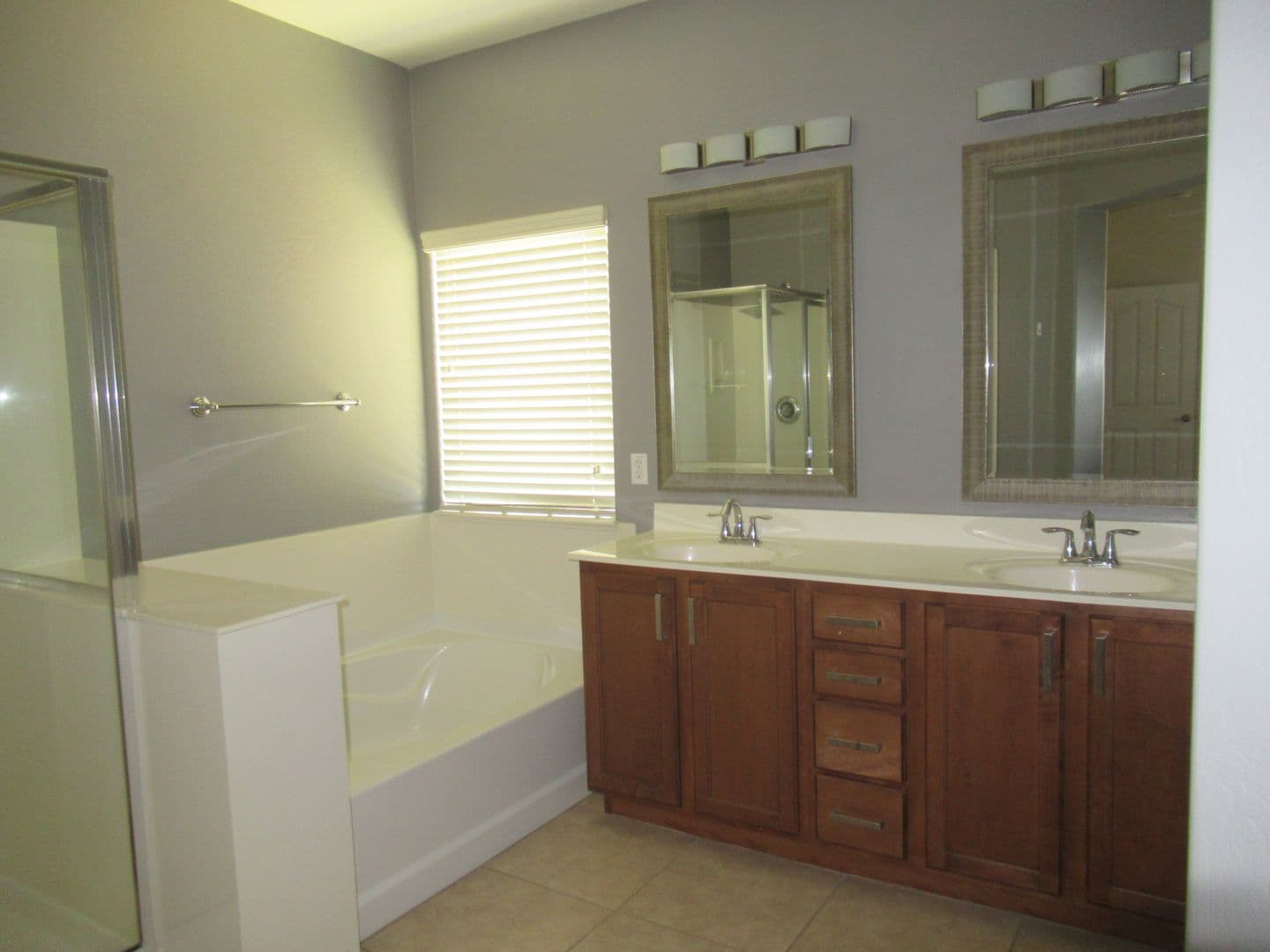Avondale House: 10784 W Washington St.