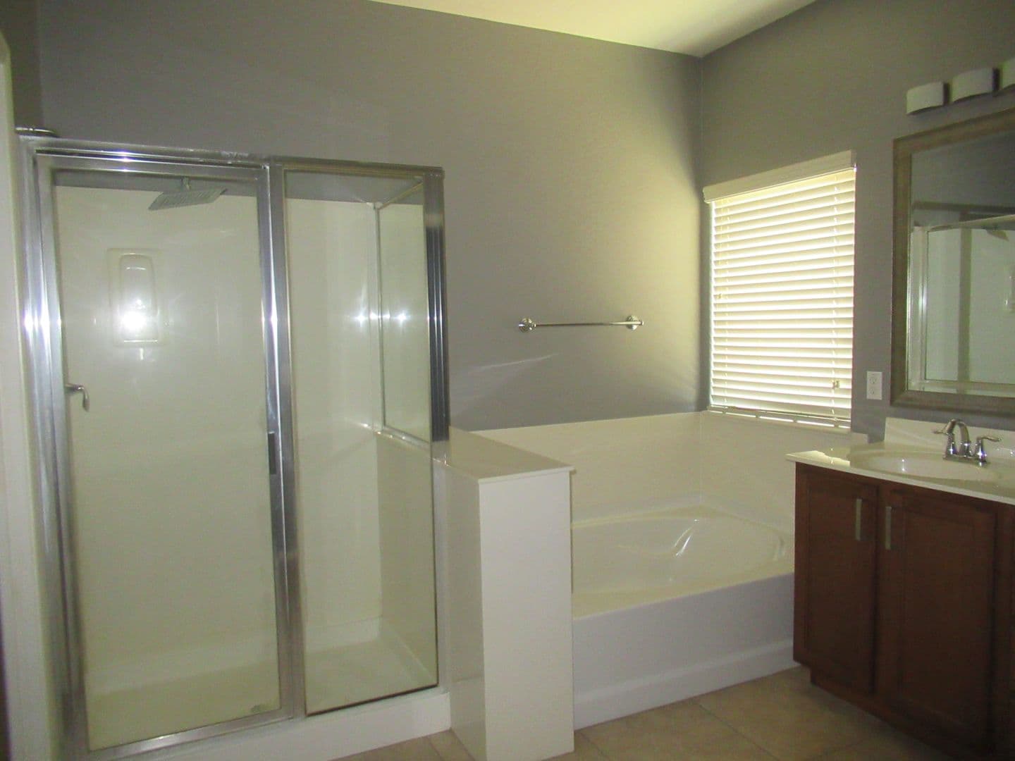 Avondale House: 10784 W Washington St.