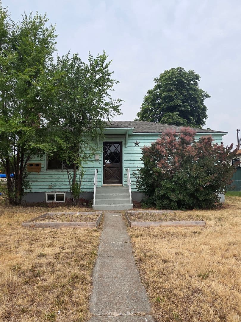 Spokane House: 1715 E Olympic