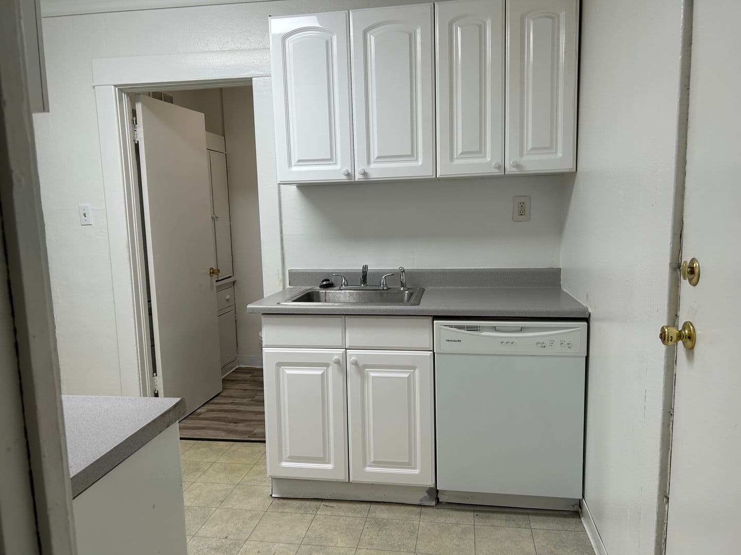 Spokane Apartment: 1028/1030/1032/1034/1036/1038 W. Indiana
