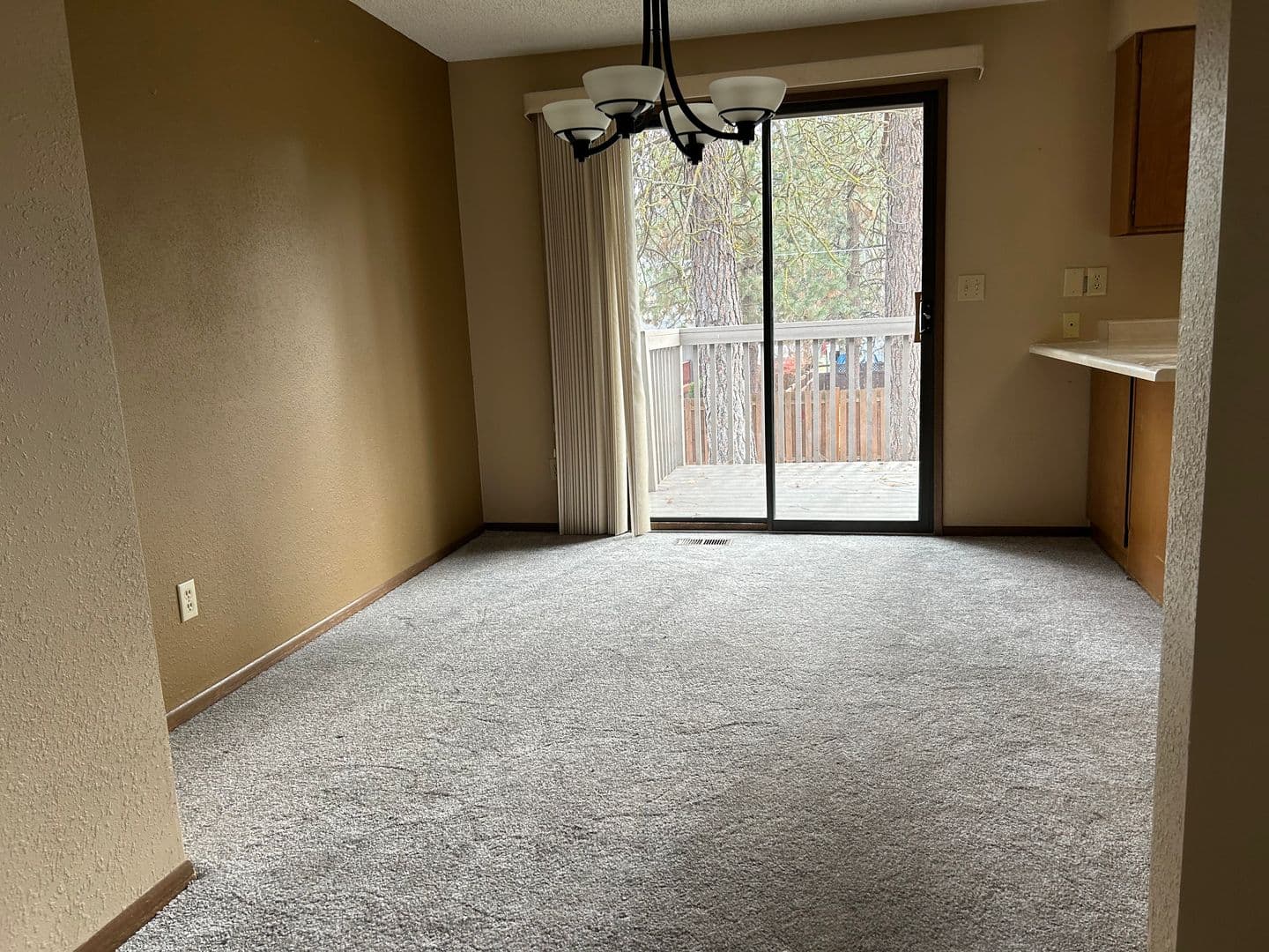 Spokane House: 5611 W Woodside