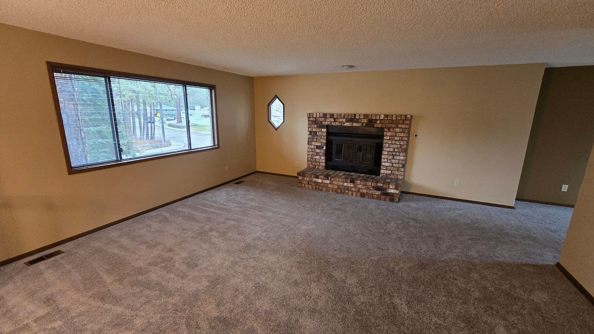 Spokane House: 5611 W Woodside
