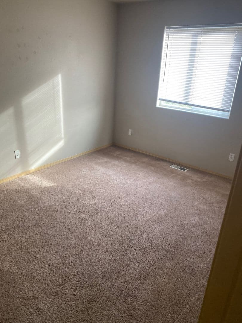 Spokane Apartment: 2806/2808 N Carnahan St.