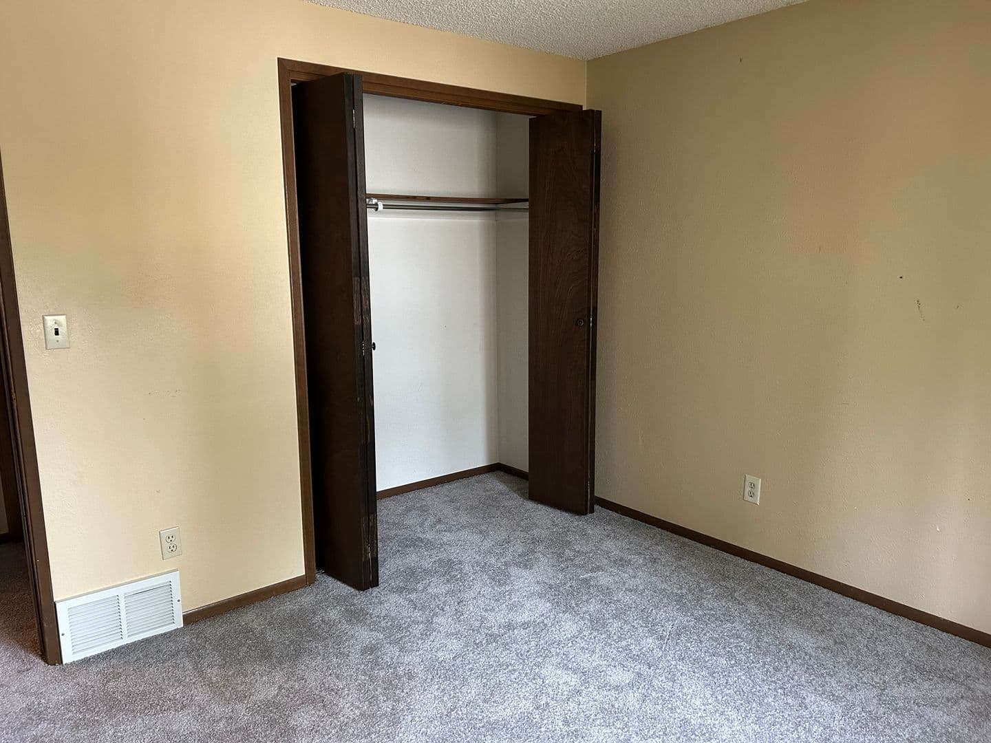 Spokane House: 5611 W Woodside