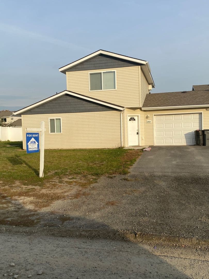 Spokane Apartment: 2806/2808 N Carnahan St.