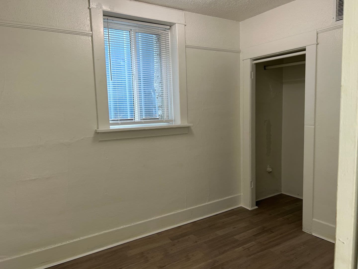 Spokane Apartment: 1028/1030/1032/1034/1036/1038 W. Indiana