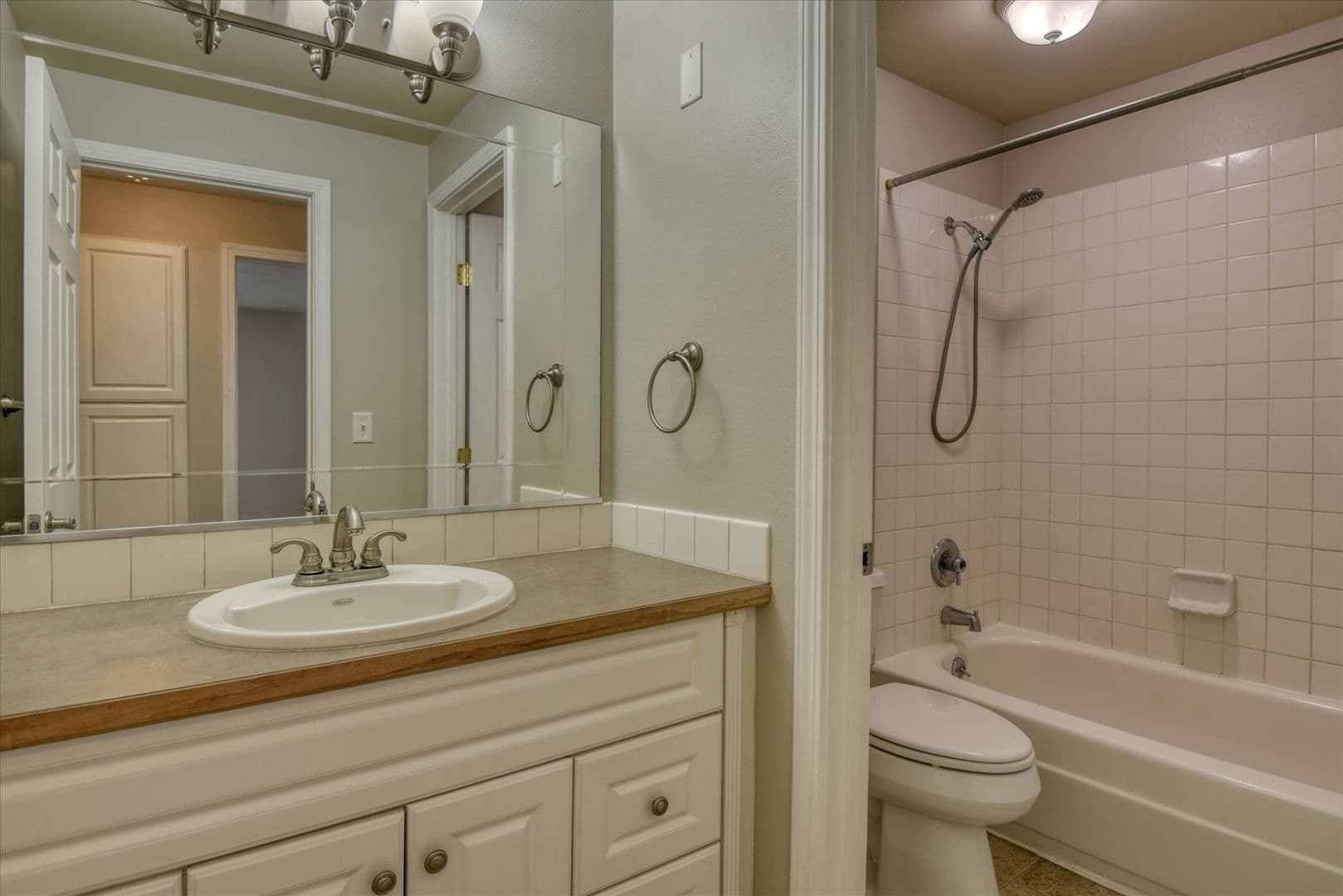 Spokane Apartment: 1418 W. 6th Ave. Unit #104