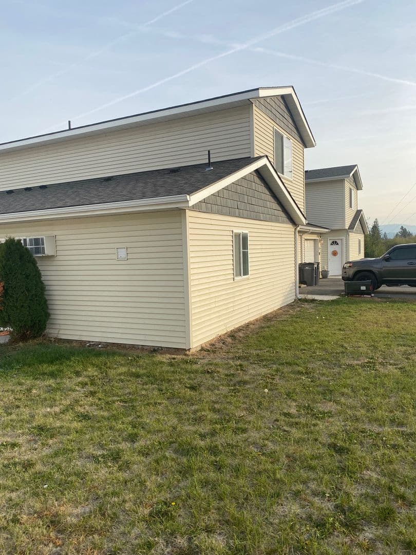 Spokane Apartment: 2806/2808 N Carnahan St.