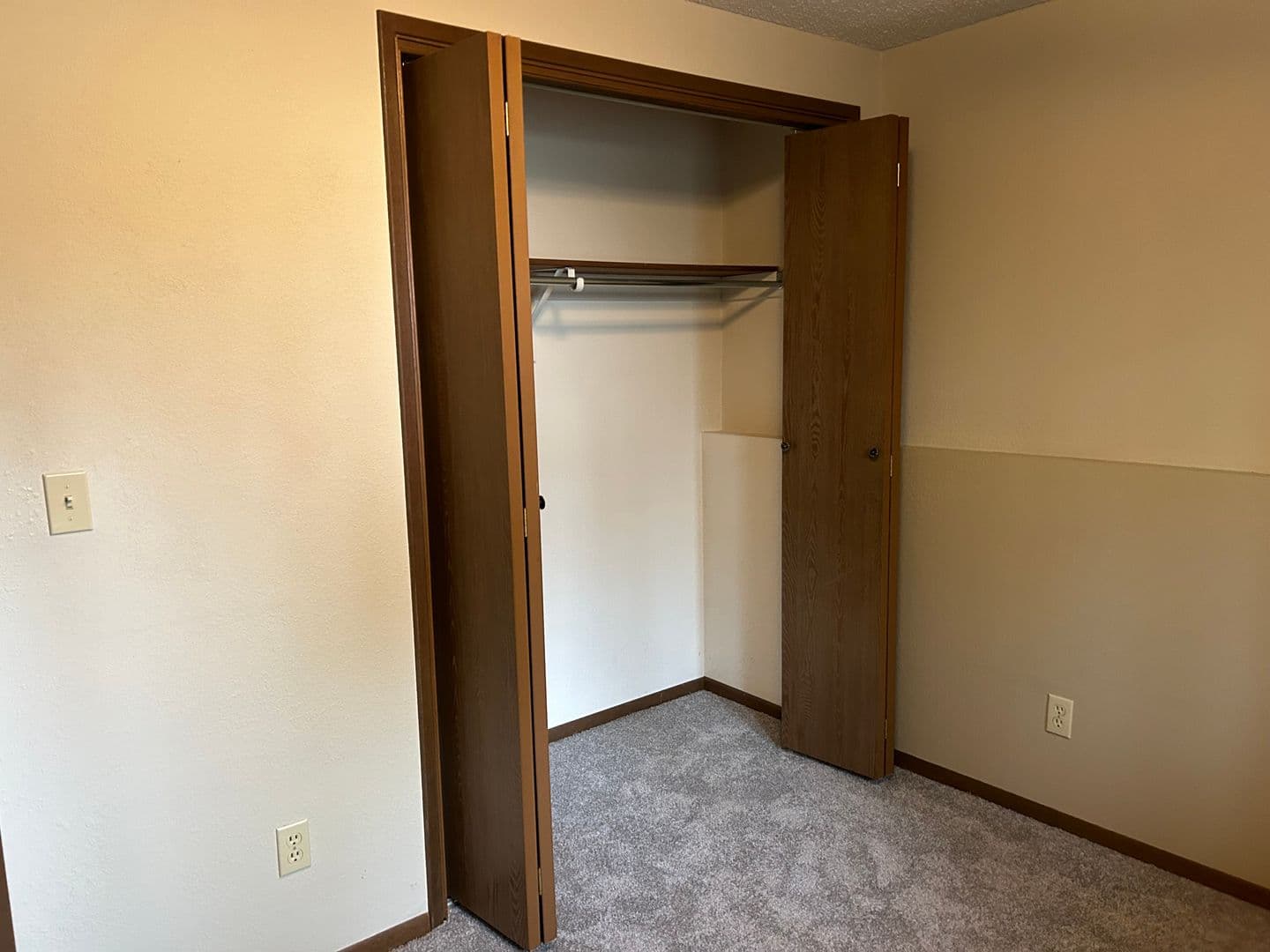 Spokane House: 5611 W Woodside