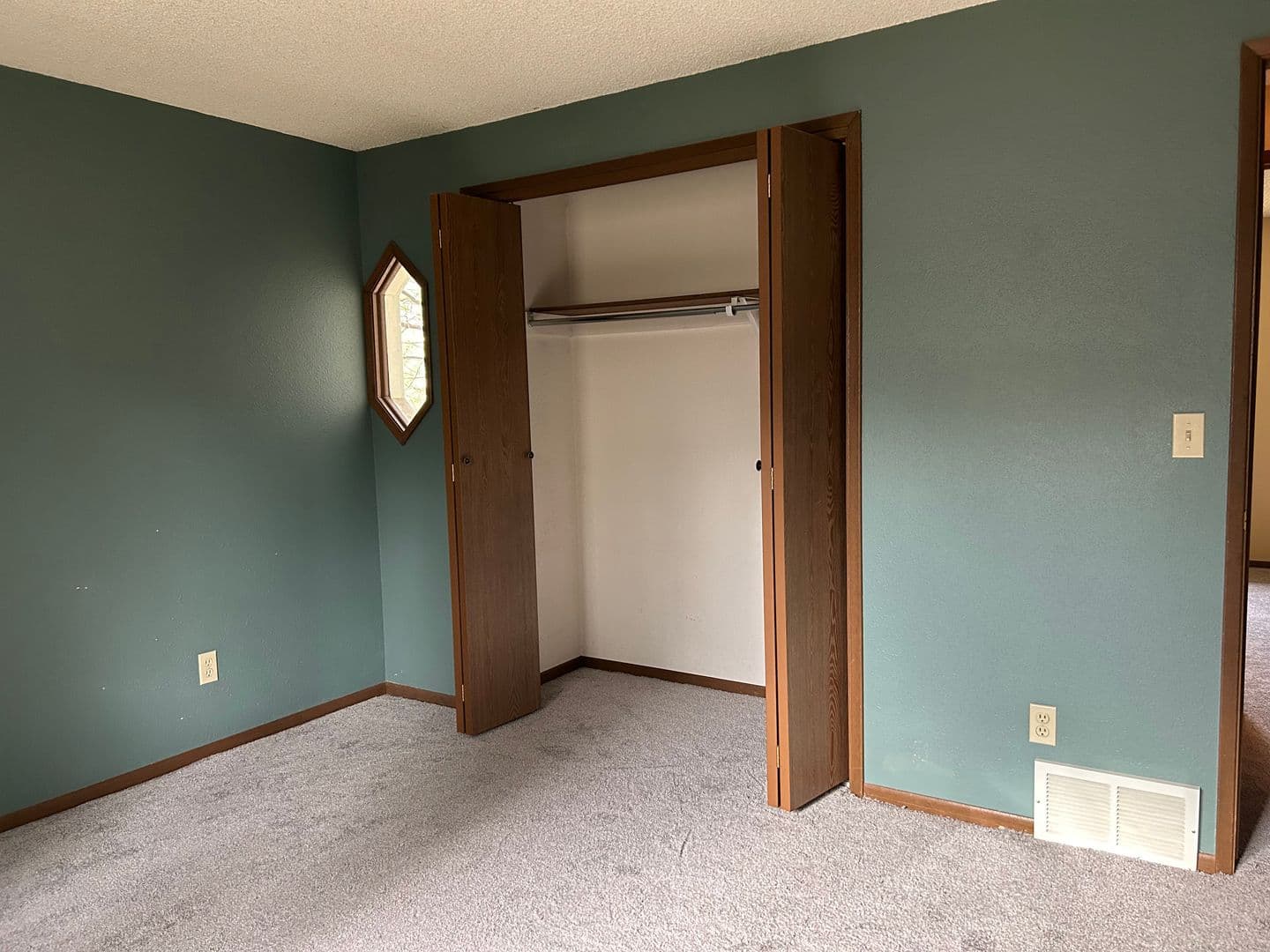 Spokane House: 5611 W Woodside