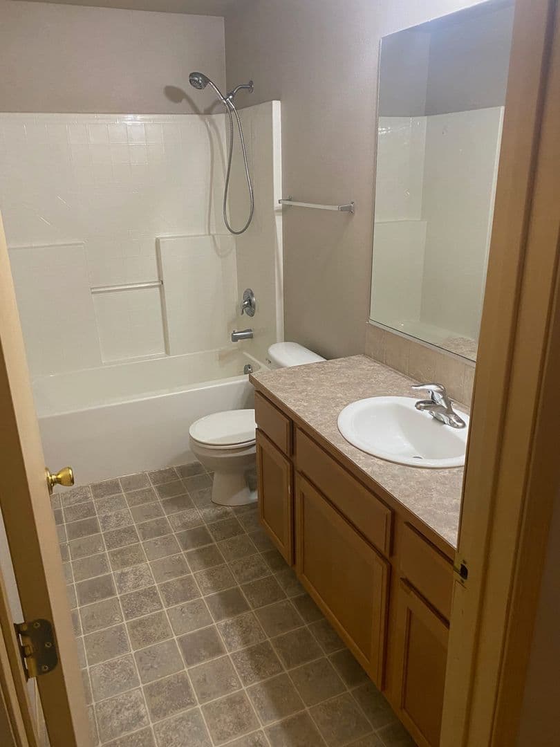 Spokane Apartment: 2806/2808 N Carnahan St.