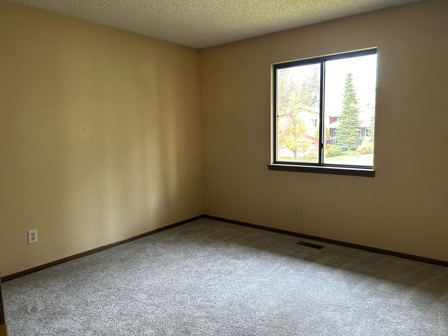 Spokane House: 5611 W Woodside