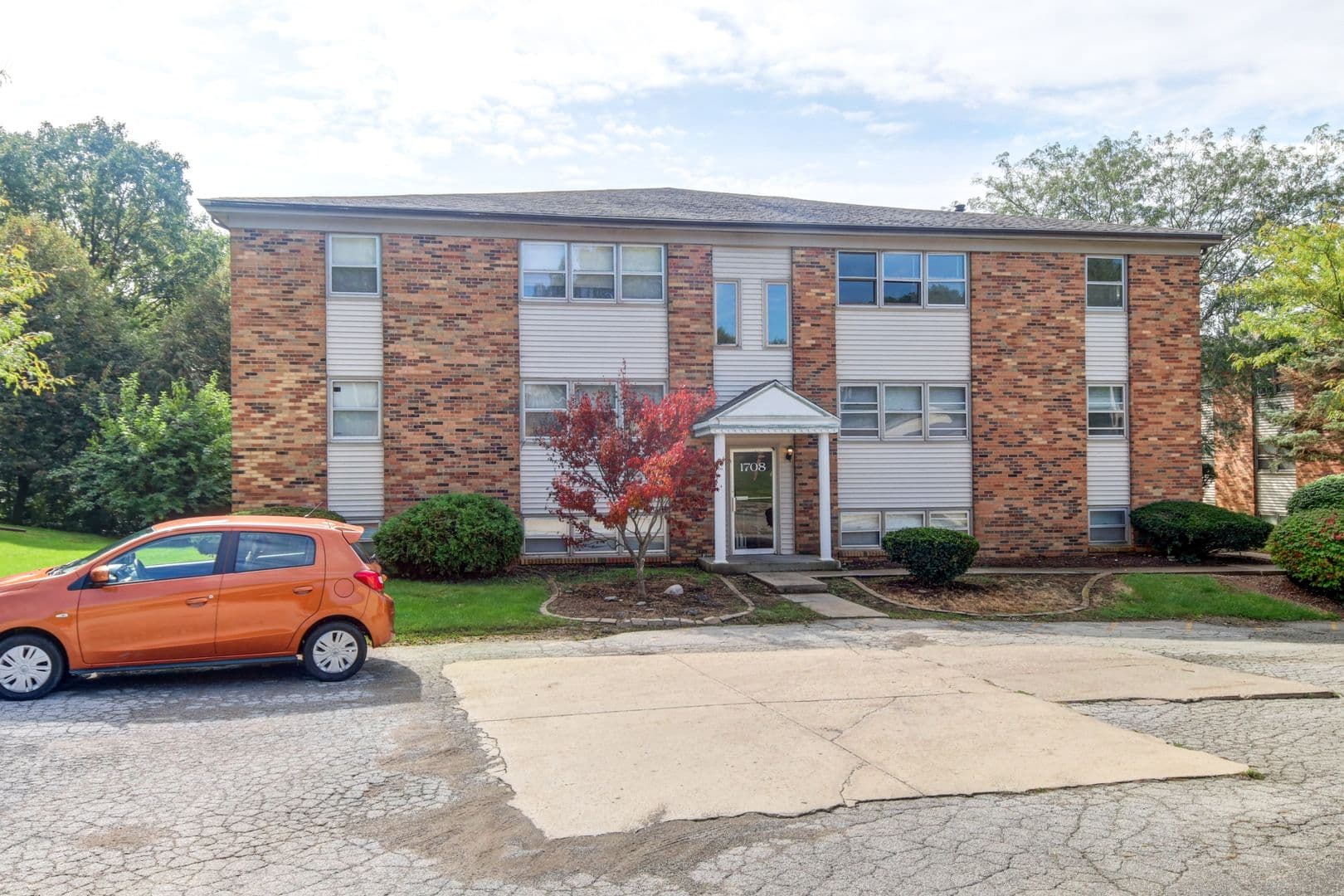 Bloomington Apartment: 1706 Springfield Road