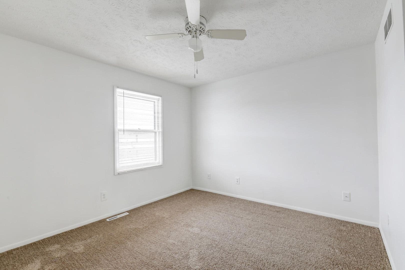 Bloomington Apartment: 1301 1/2 N. Hershey Road