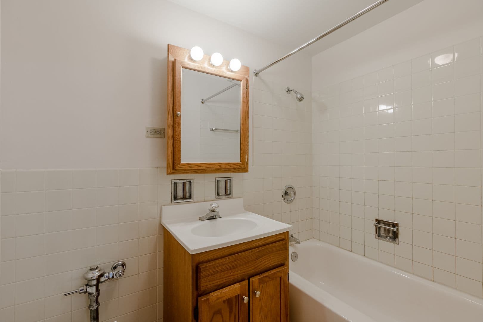 Elgin Apartment: 401 E. Chicago Street