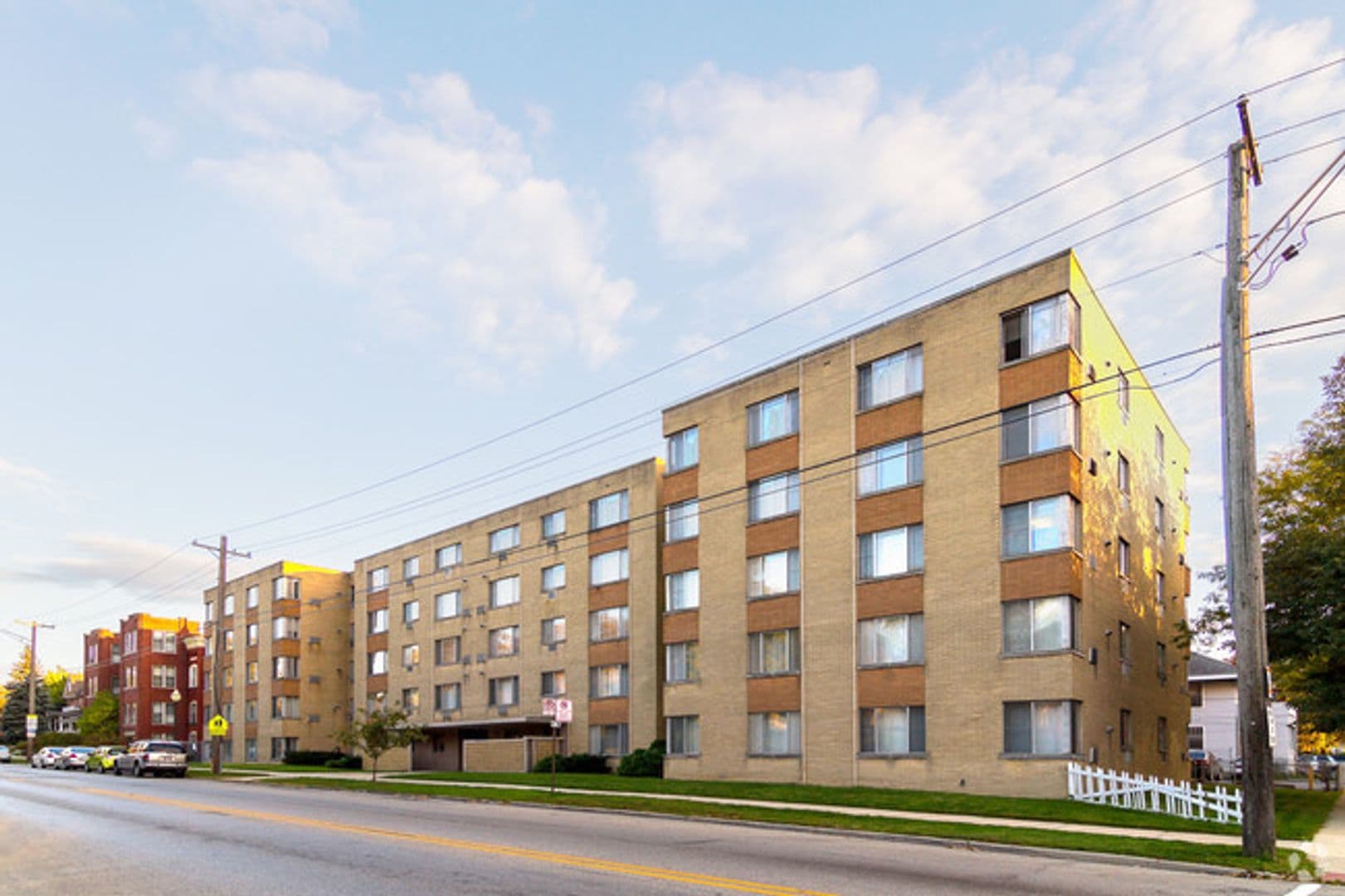 Elgin Apartment: 401 E. Chicago Street