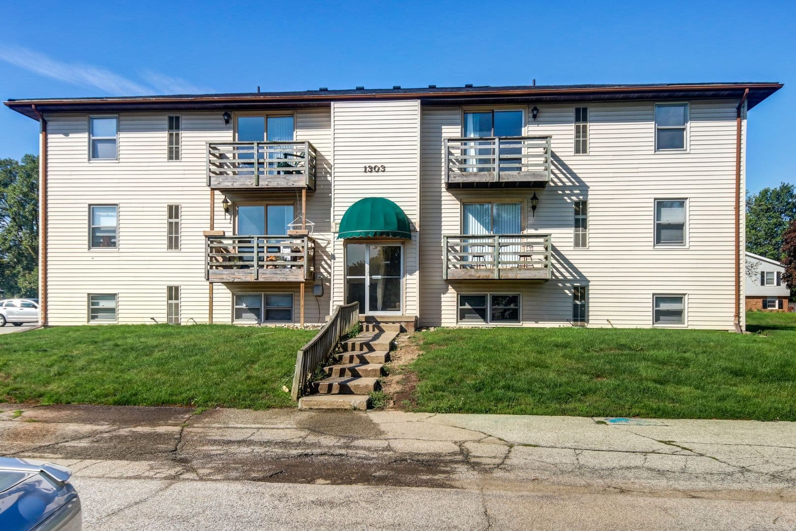 Bloomington Apartment: 1301 1/2 N. Hershey Road