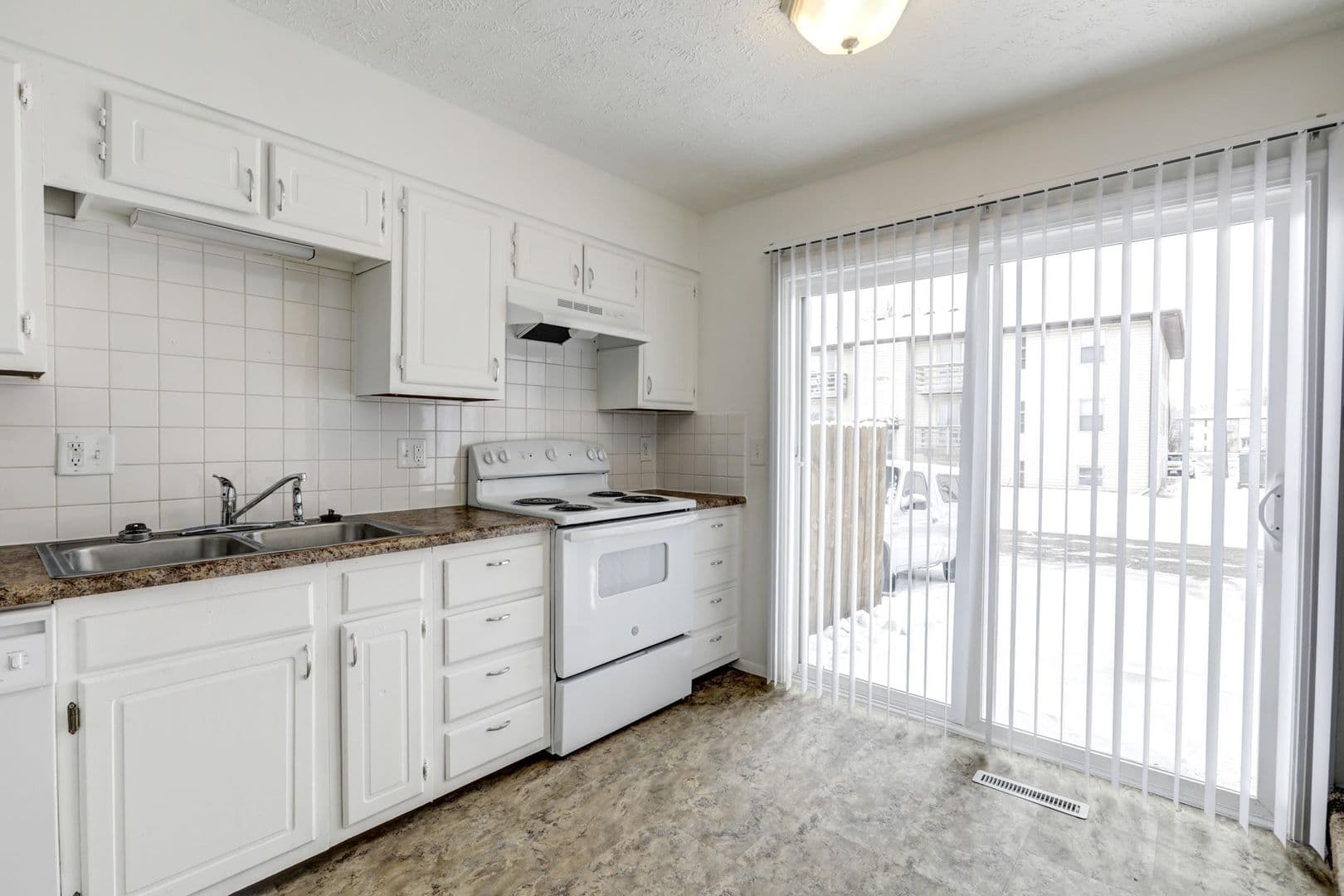 Bloomington Apartment: 1301 1/2 N. Hershey Road