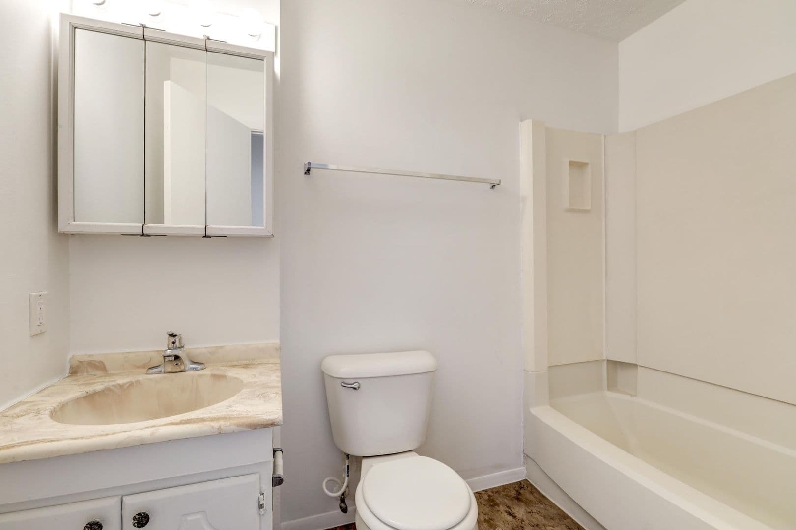 Bloomington Apartment: 1301 1/2 N. Hershey Road