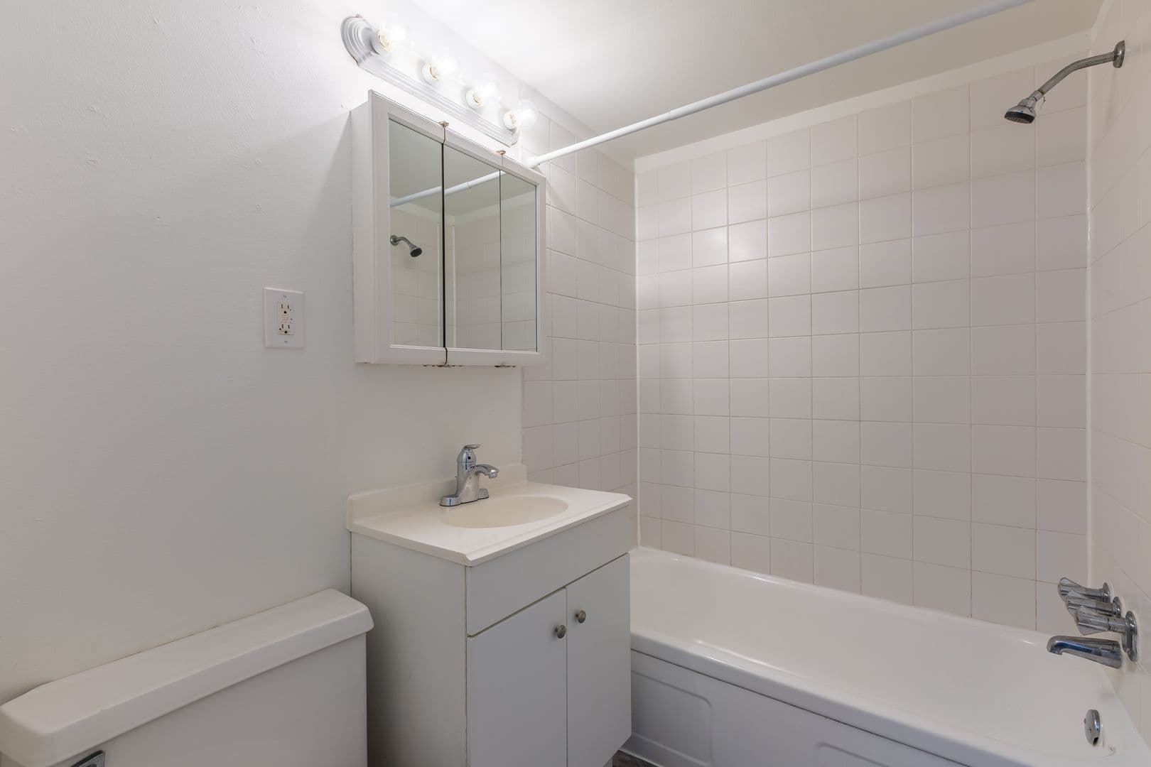 Hammond Apartment: 3510 173rd Street
