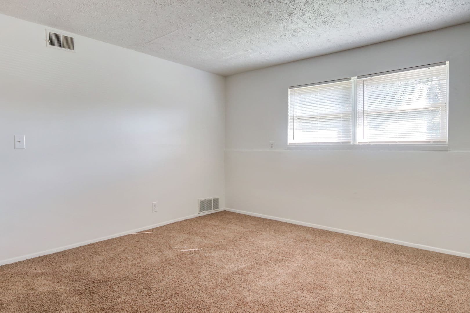 Bloomington Apartment: 1301 1/2 N. Hershey Road