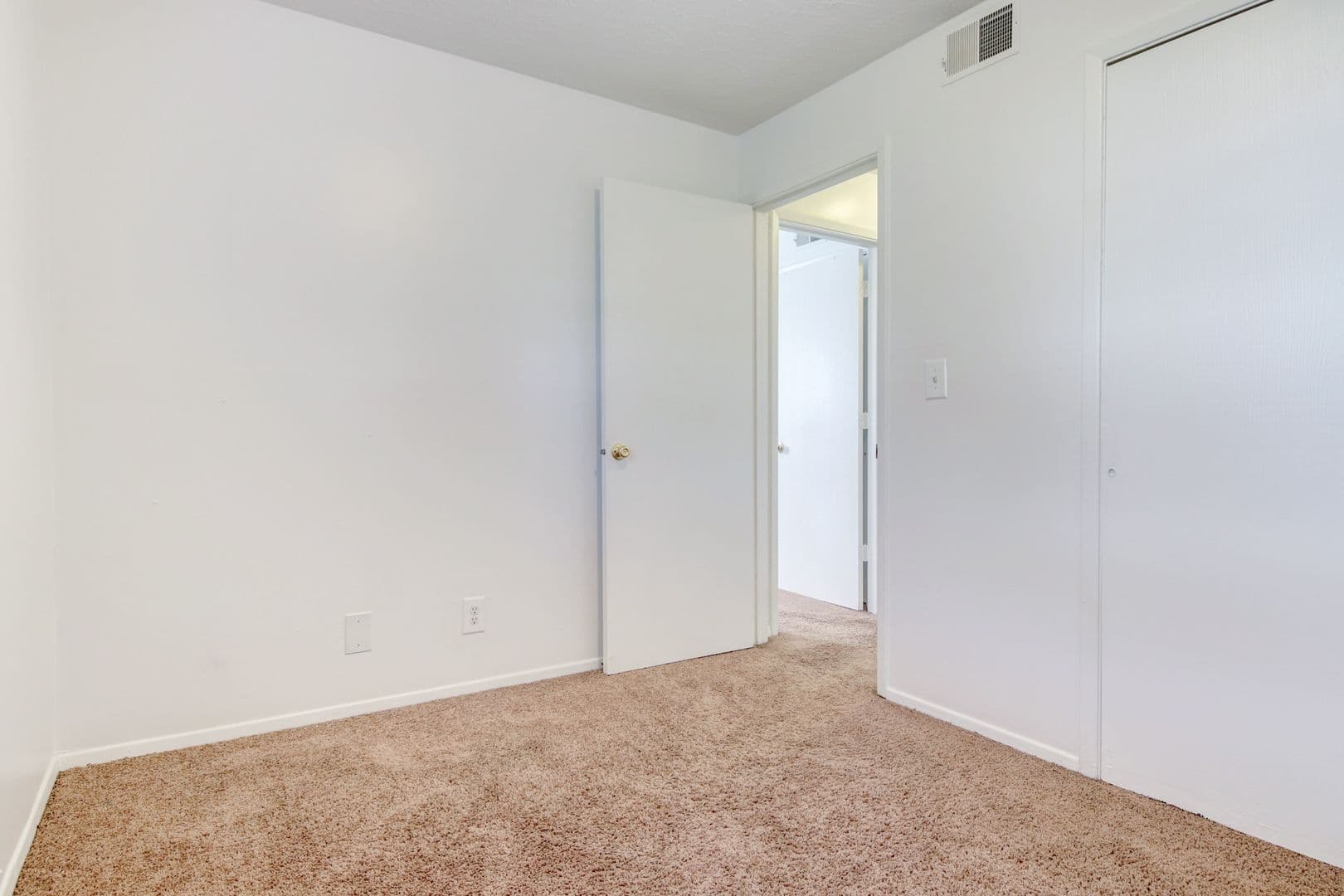 Bloomington Apartment: 1301 1/2 N. Hershey Road
