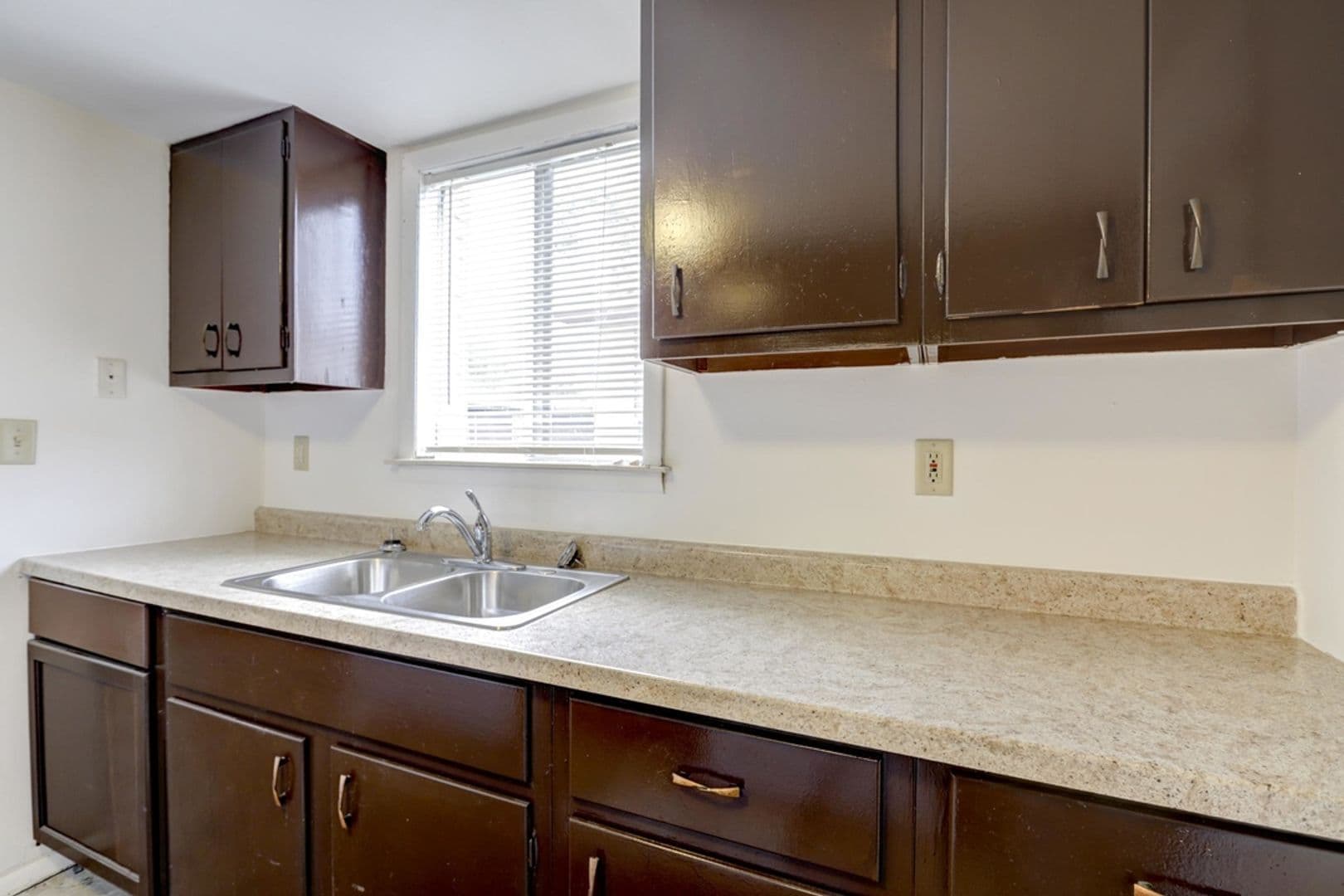 Champaign Apartment: 2000 N. Mattis Avenue