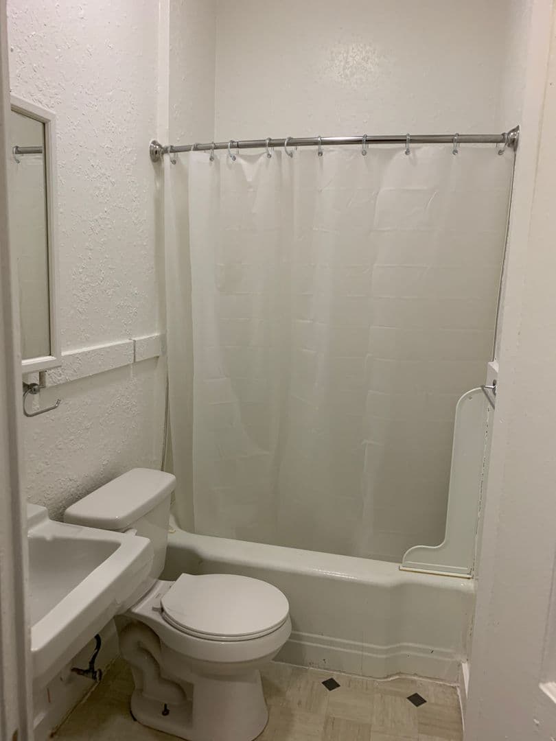 Davenport Apartment: 1509 Harrison Street  #1