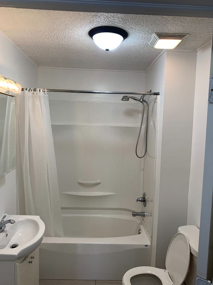 LeClaire House: 3421 Valley Dr