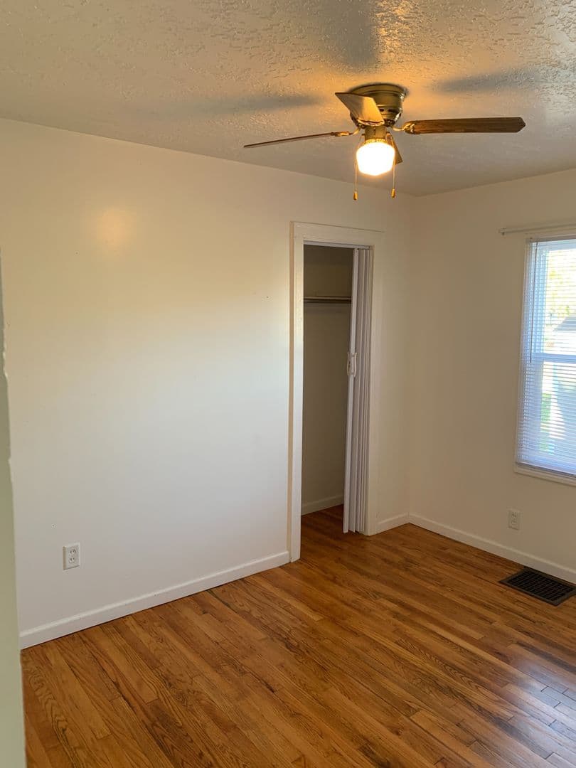 LeClaire House: 3421 Valley Dr