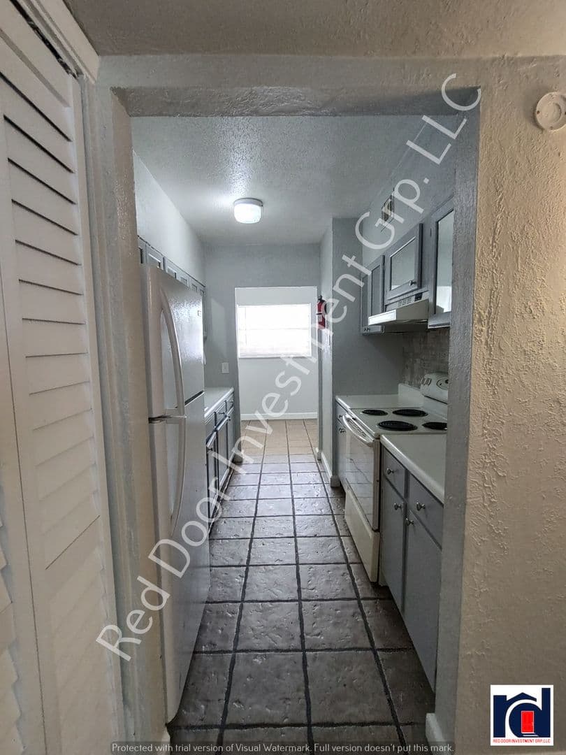 Leesburg Condo: 706 West Dixie Avenue