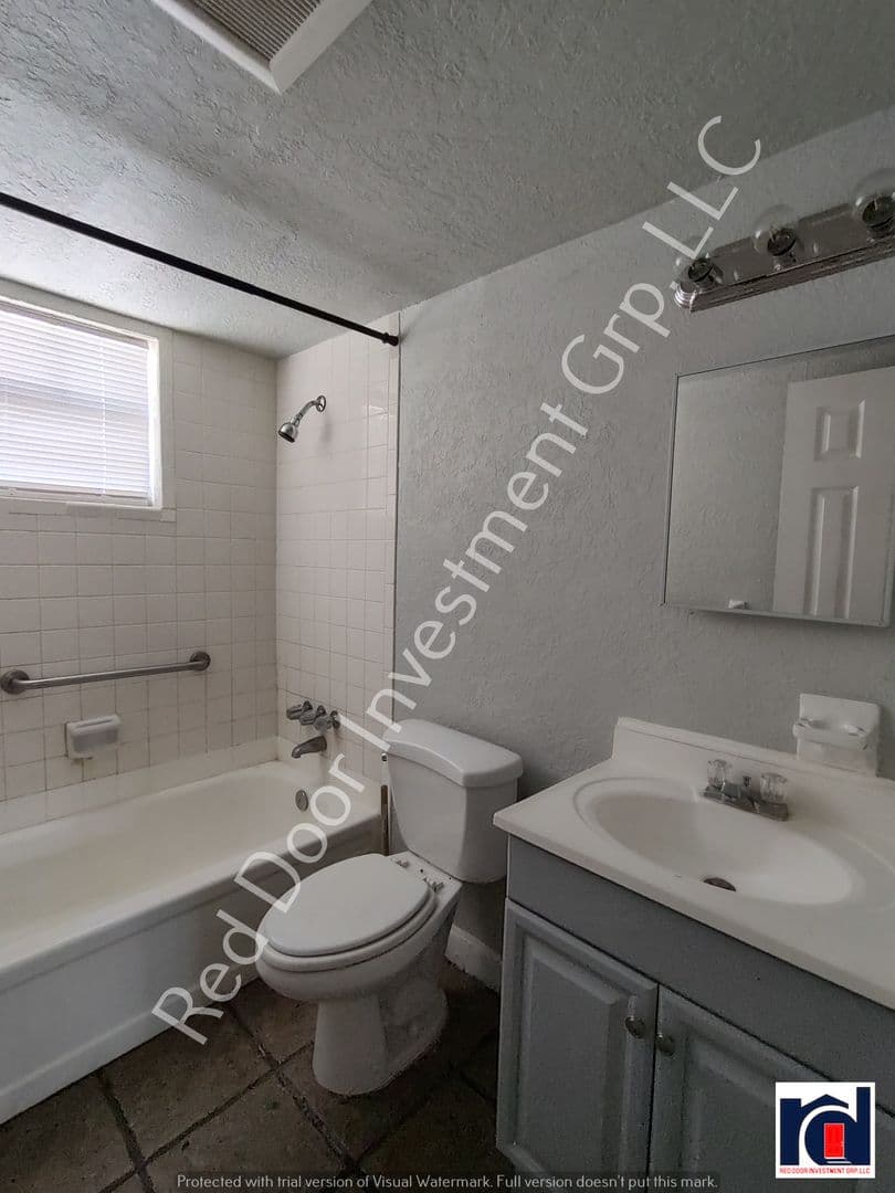 Leesburg Condo: 706 West Dixie Avenue