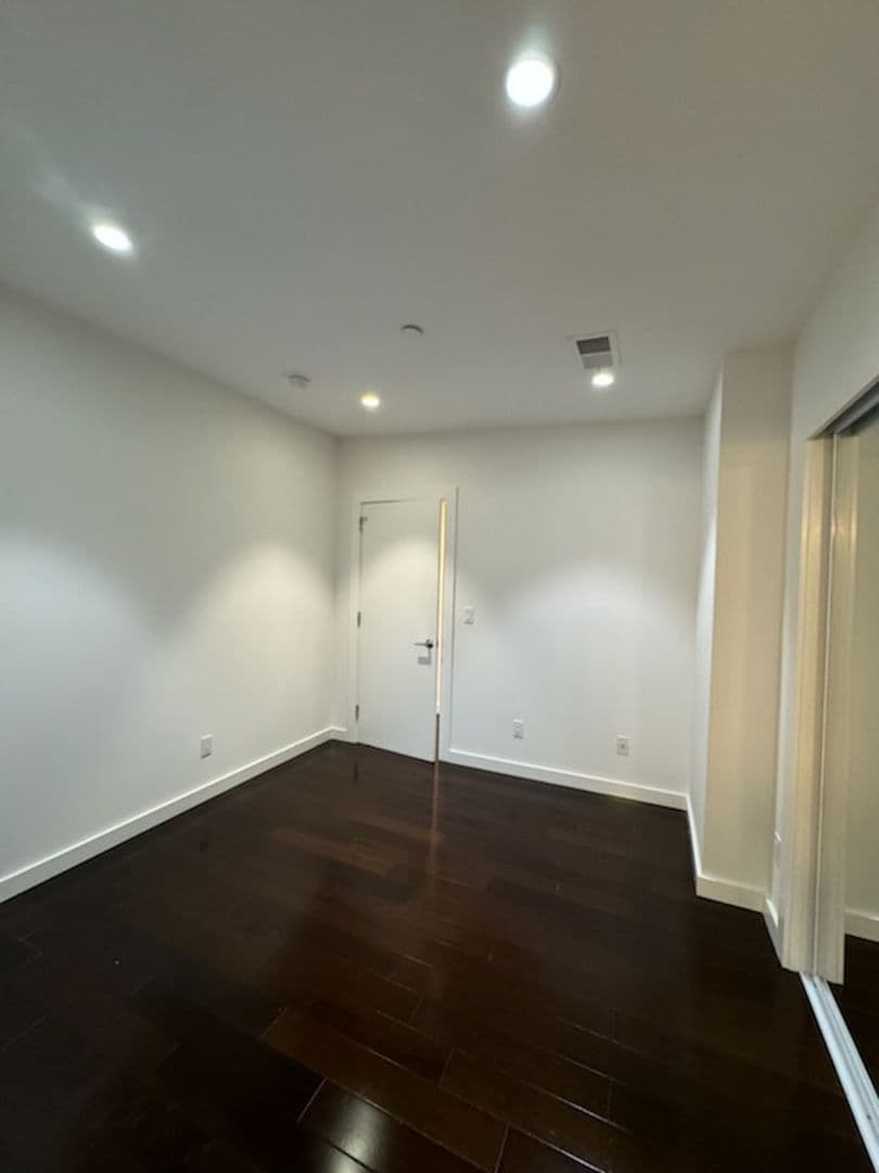 San Franciso Apartment: 149 Dore st.