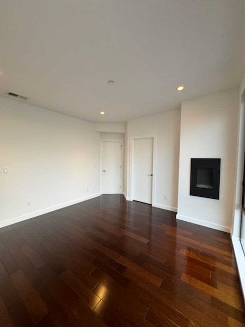 San Franciso Apartment: 149 Dore st.